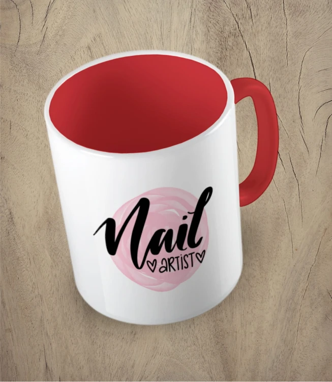 Czerwony kubek nail artist